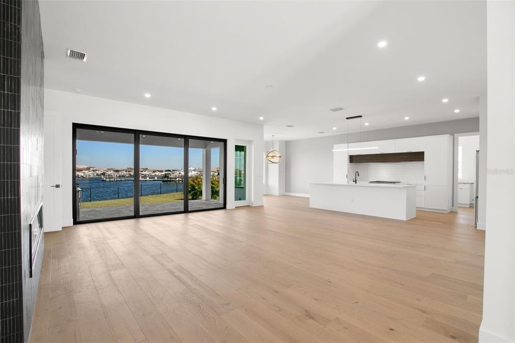 1810 4th Street E - Photo 3