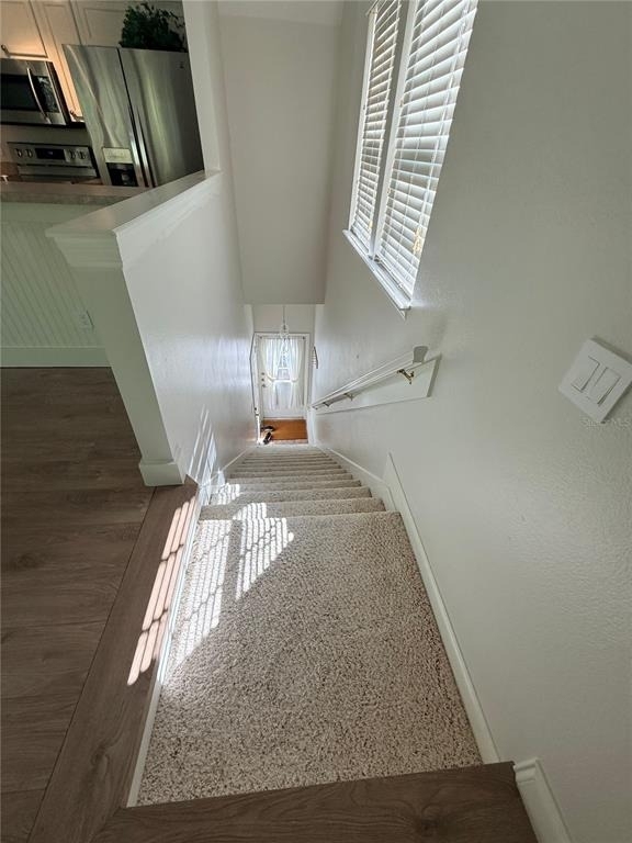 1005 Kestrel Court - Photo 3