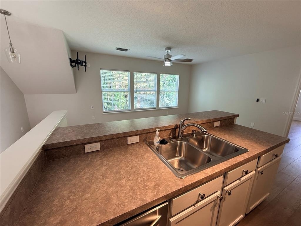 1005 Kestrel Court - Photo 1
