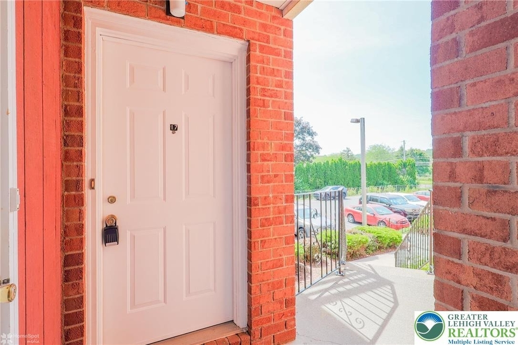 1464 Cedar Crest Avenue - Photo 3