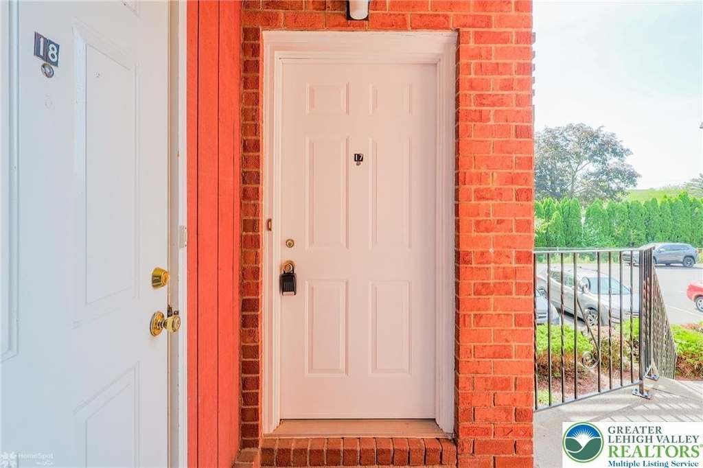 1464 Cedar Crest Avenue - Photo 2