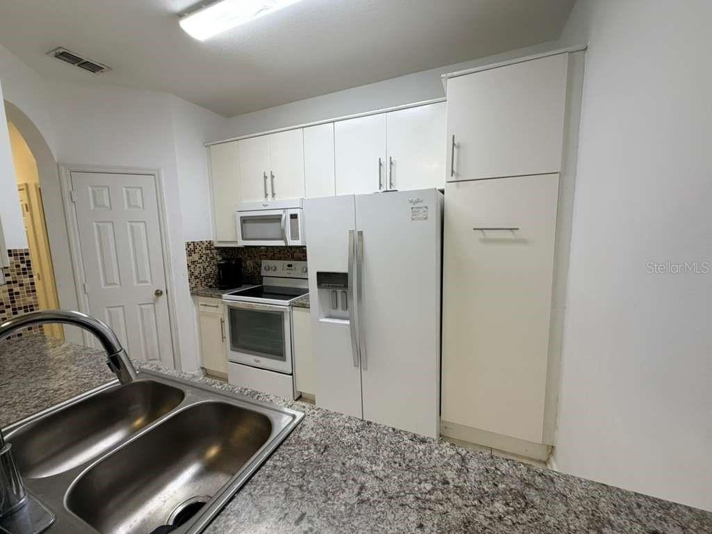 6214 Stevenson Drive - Photo 3
