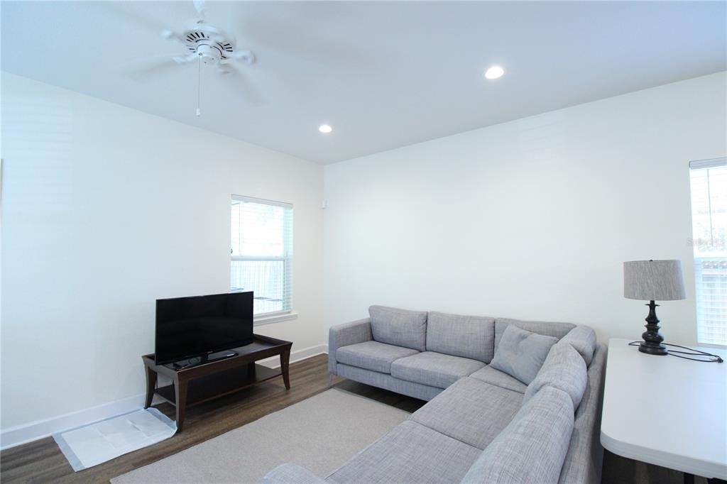 238 Ne 9th Street - Photo 8