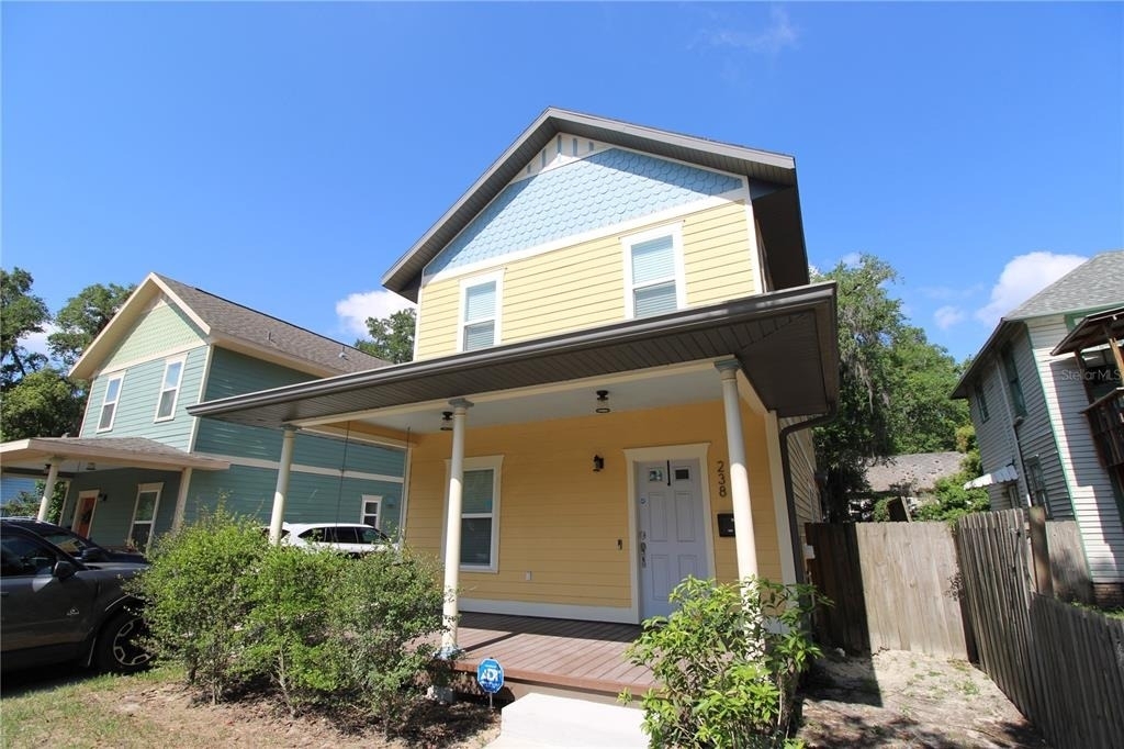 238 Ne 9th Street - Photo 0