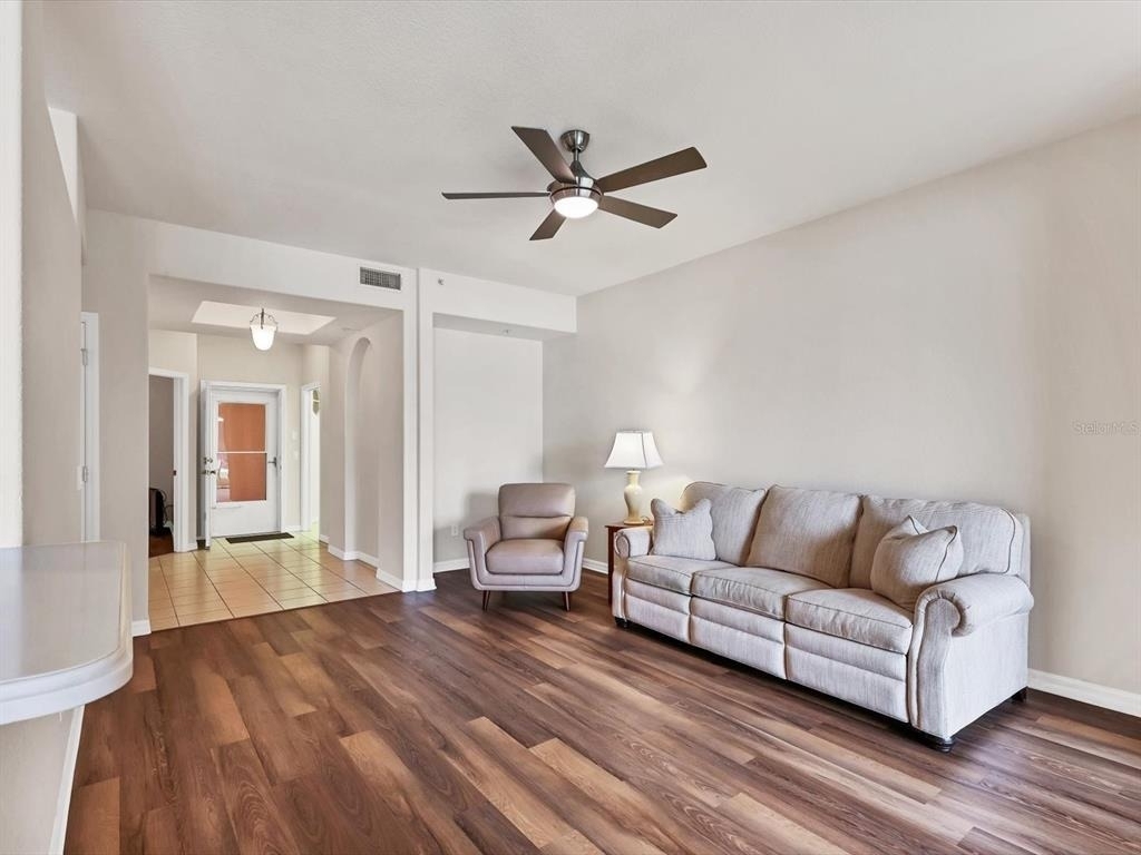 150 L Pavia Boulevard - Photo 4