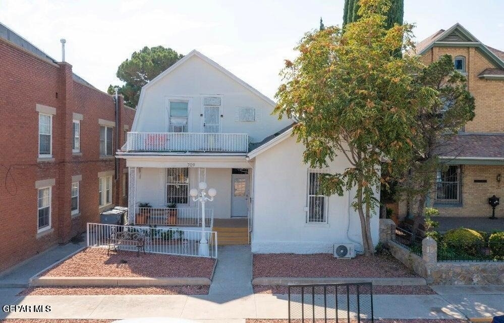709 N Saint Vrain Street - Photo 0