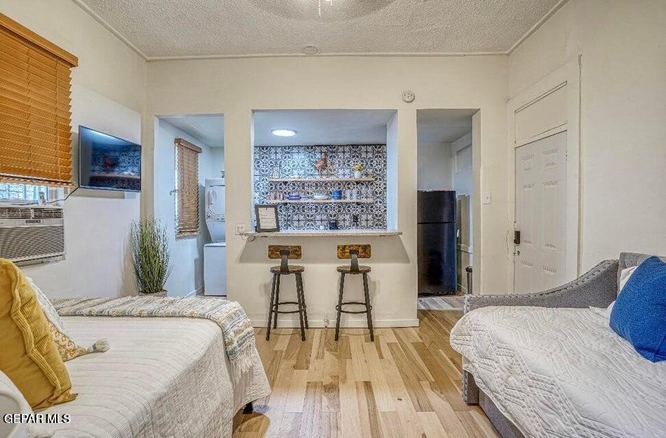 709 N Saint Vrain Street - Photo 1
