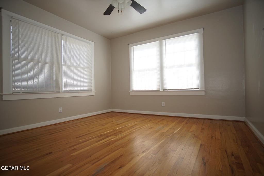 4424 Cambridge Avenue - Photo 13
