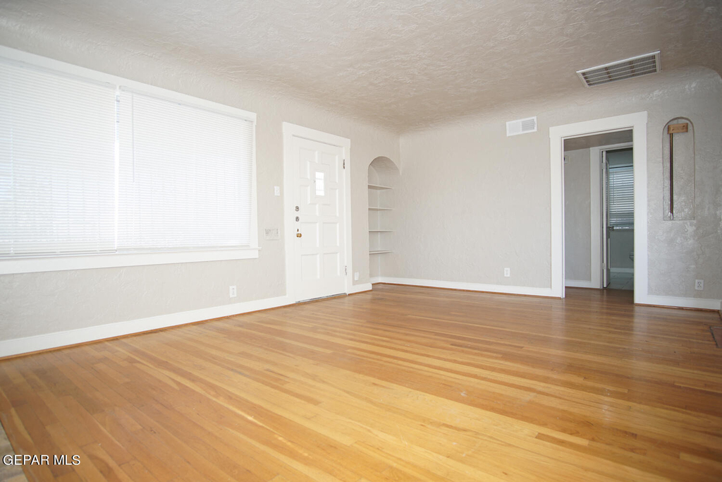 4424 Cambridge Avenue - Photo 3