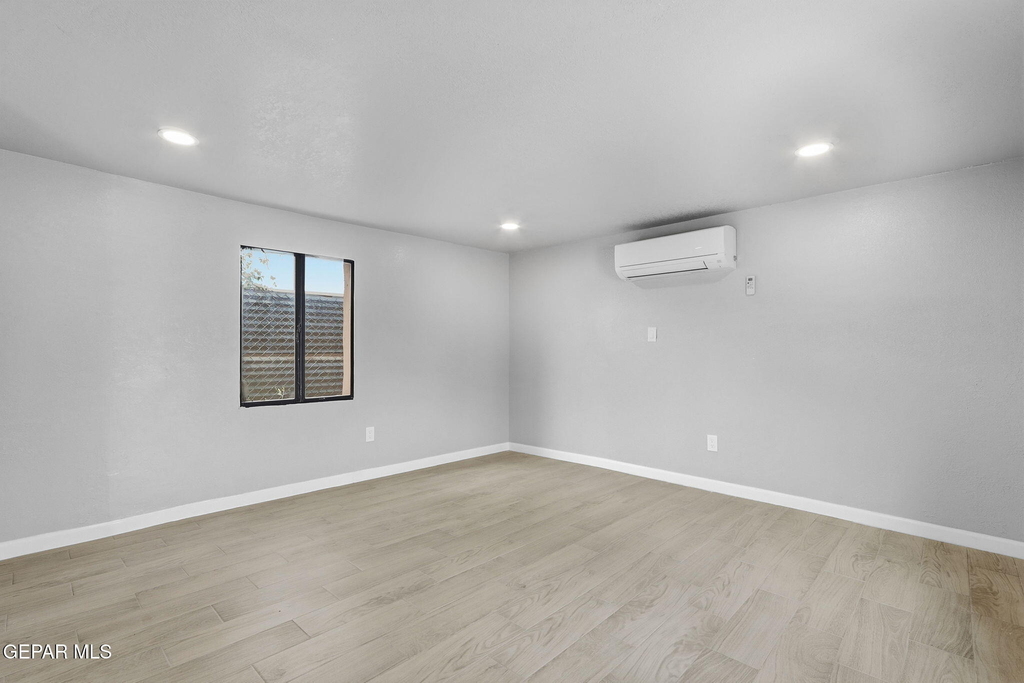 593 Myra Street - Photo 6
