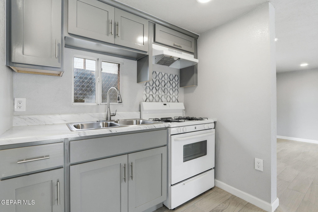 593 Myra Street - Photo 10