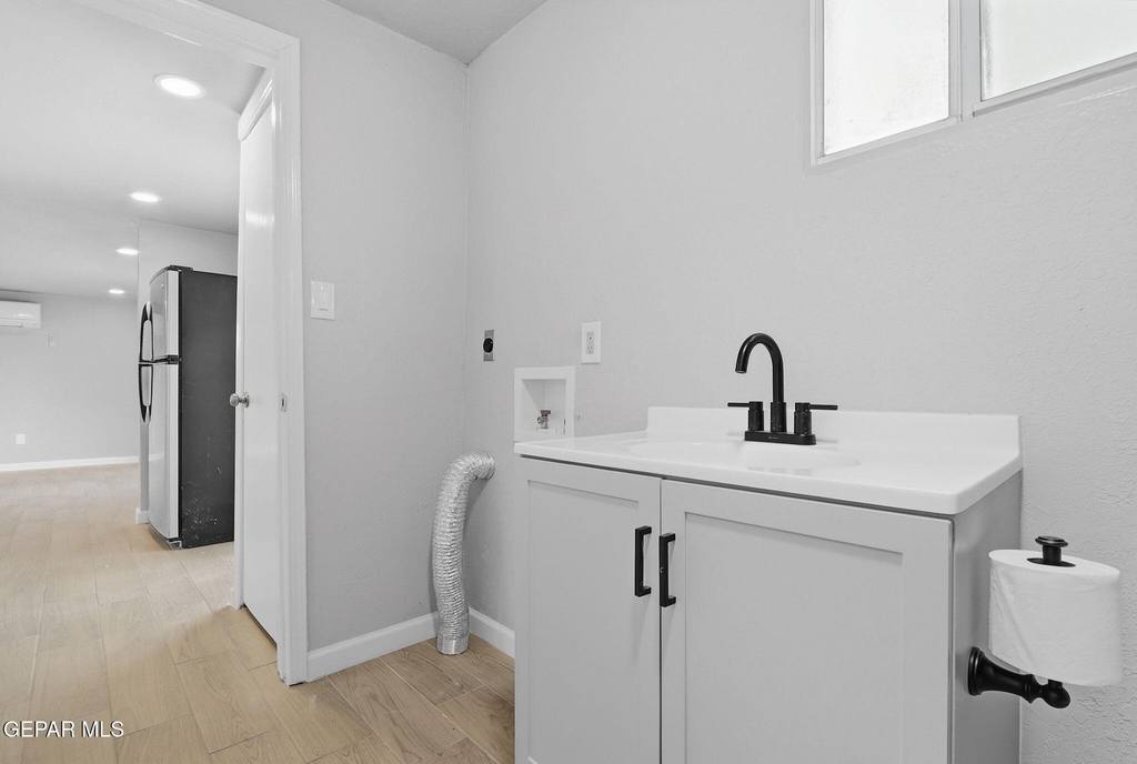 593 Myra Street - Photo 19