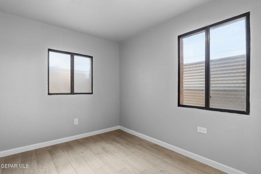 593 Myra Street - Photo 13