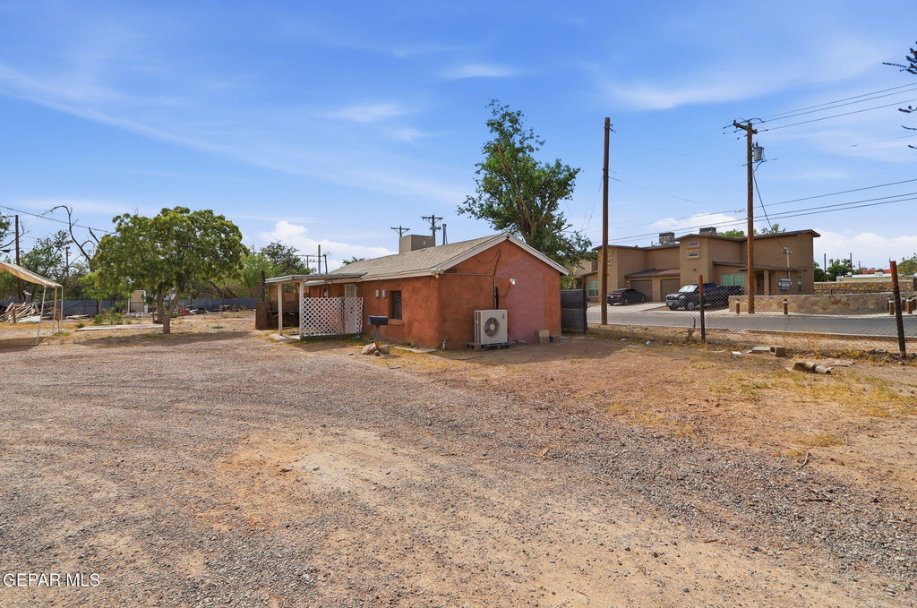 593 Myra Street - Photo 2