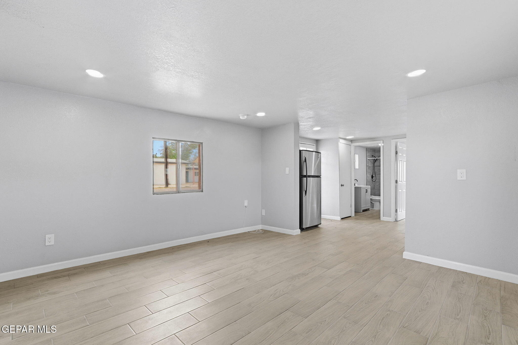 593 Myra Street - Photo 4