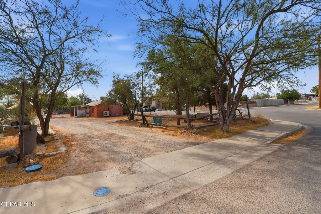 593 Myra Street - Photo 21