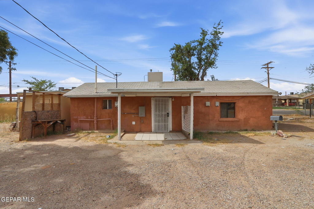 593 Myra Street - Photo 0