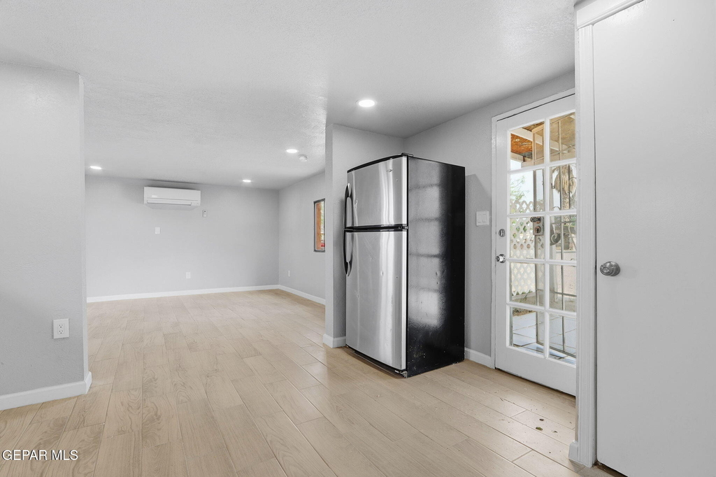 593 Myra Street - Photo 11