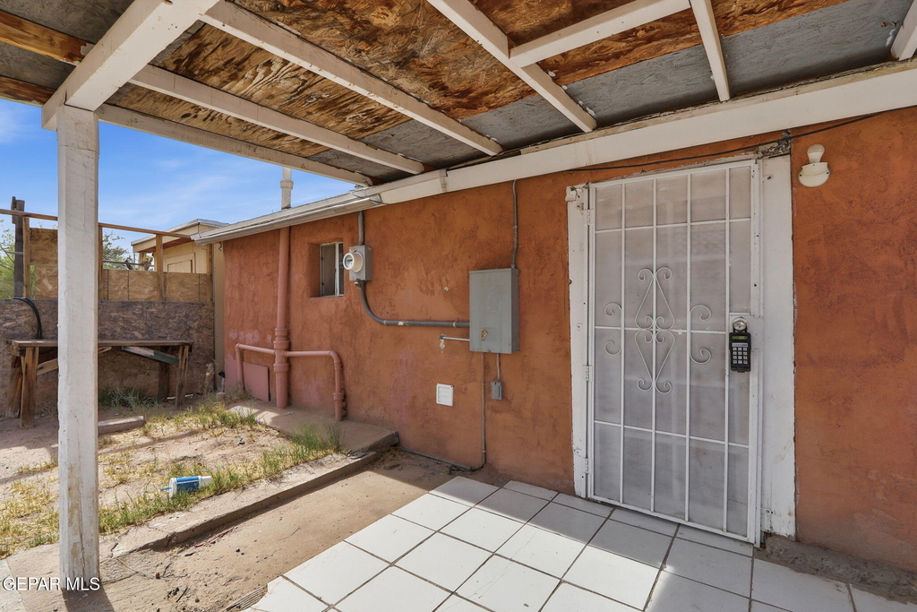 593 Myra Street - Photo 3