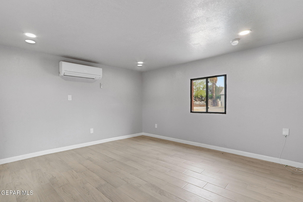 593 Myra Street - Photo 7