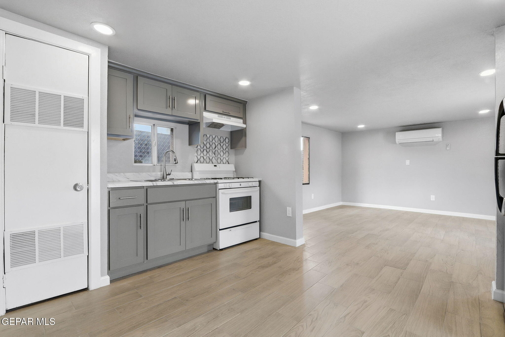 593 Myra Street - Photo 12