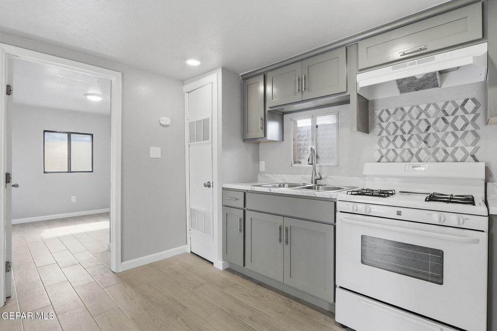 593 Myra Street - Photo 8