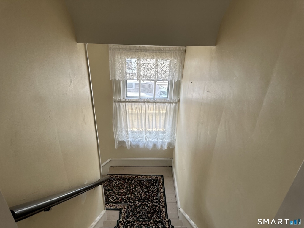 76 Lorenzo Street - Photo 2