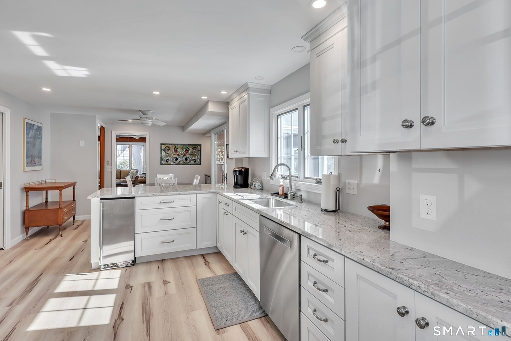 29 West Walk - Photo 2