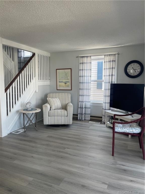 31 Lawrence Avenue - Photo 3