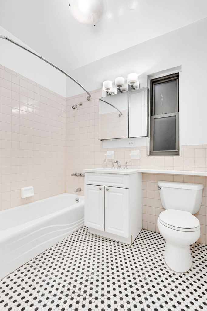 East 31st Street - Photo 4