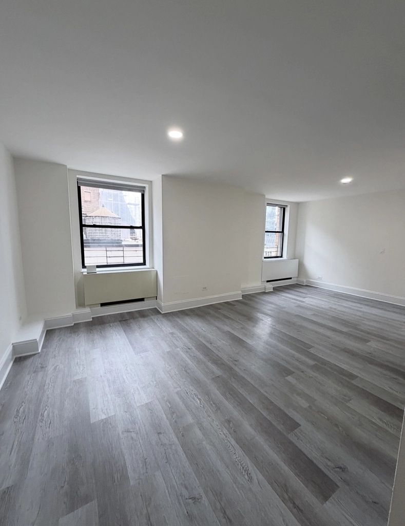 West 34th Street - Photo 5