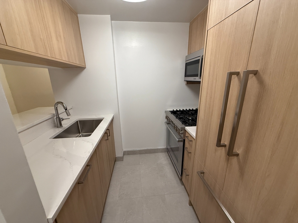 55th Street and 6th Avenue - Photo 3