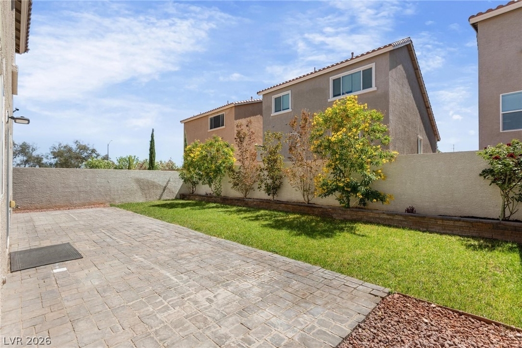 10116 Cascadia Creek Street - Photo 4