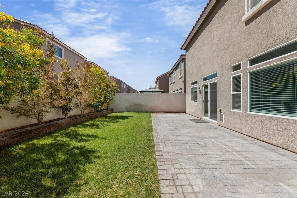 10116 Cascadia Creek Street - Photo 6