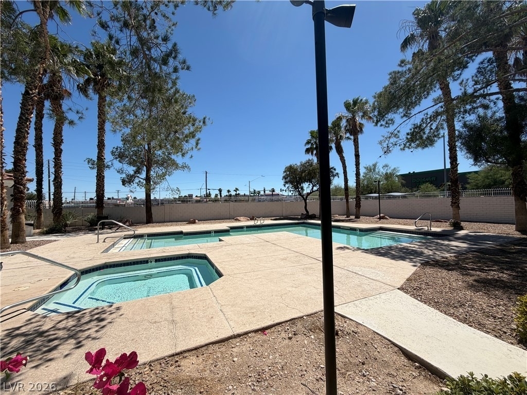 1822 N Jones Boulevard - Photo 17
