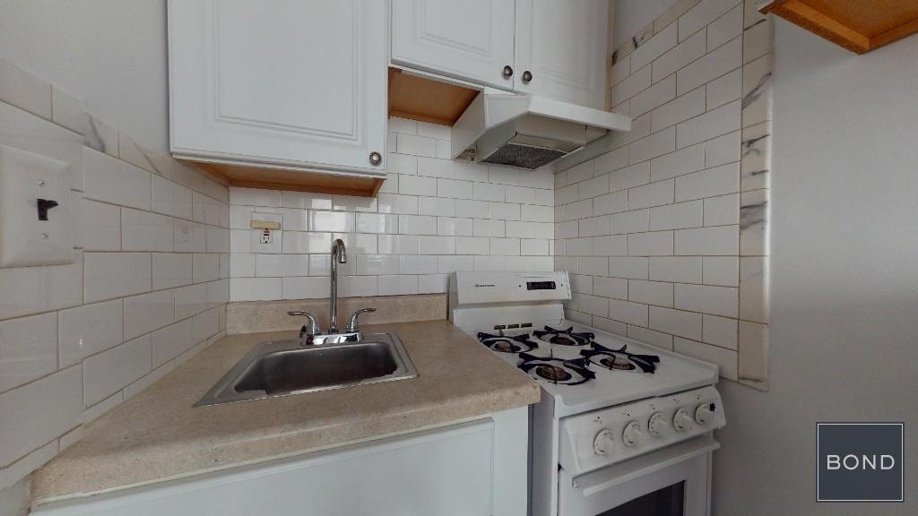 East 61st Street and 3rd Avenue(Address On Request) - Photo 2