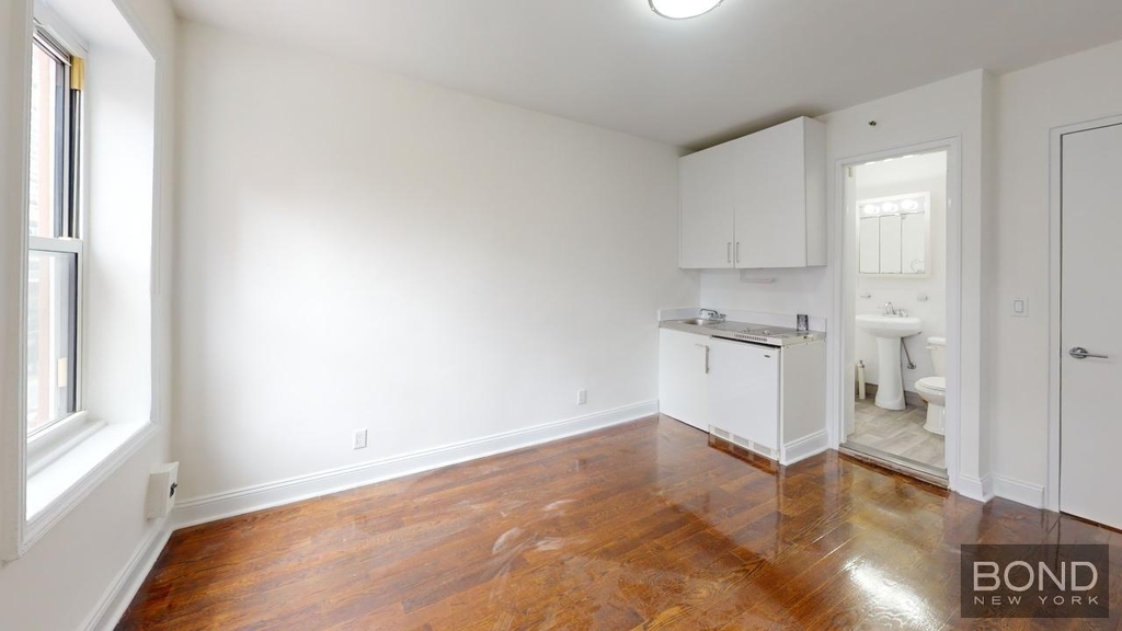 455 Second Avenue Apartment 5a - Photo 1