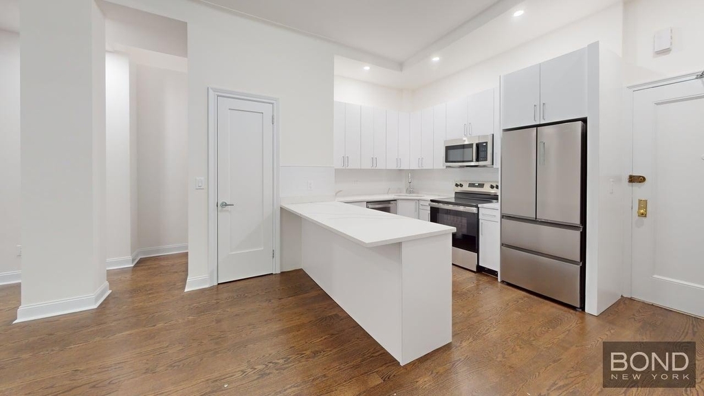 25 West 68th Street  - Photo 0