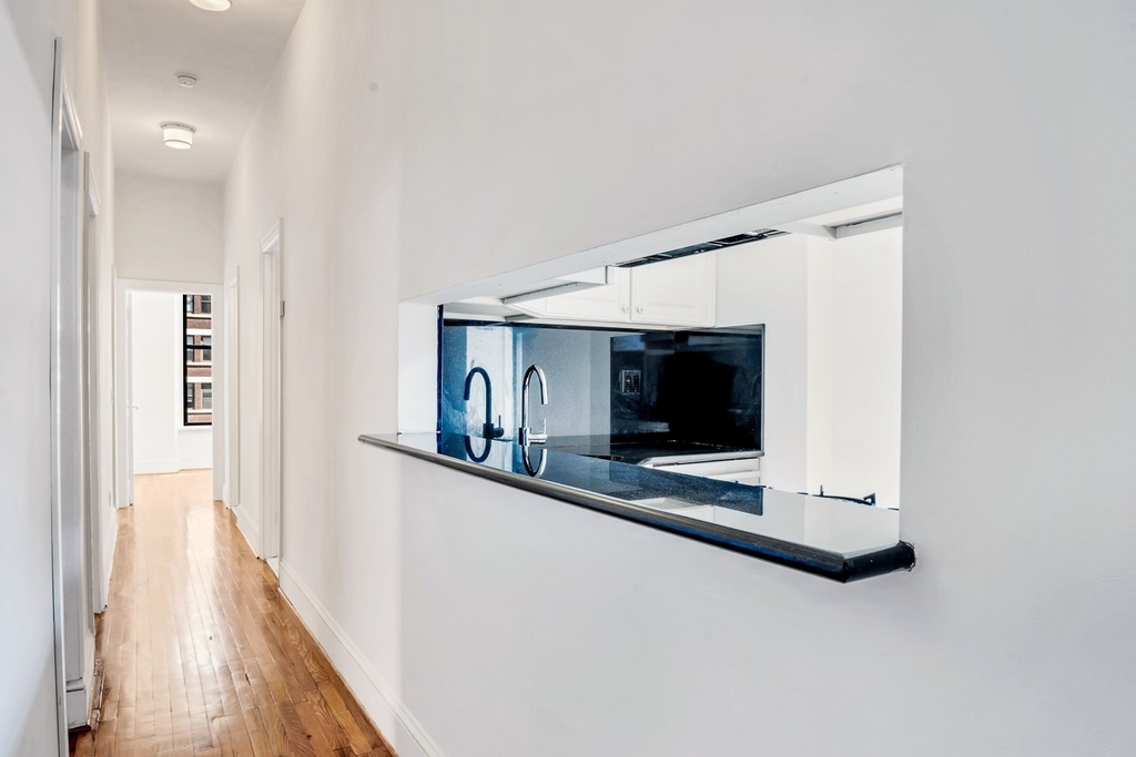 Madison Avenue - Photo 1