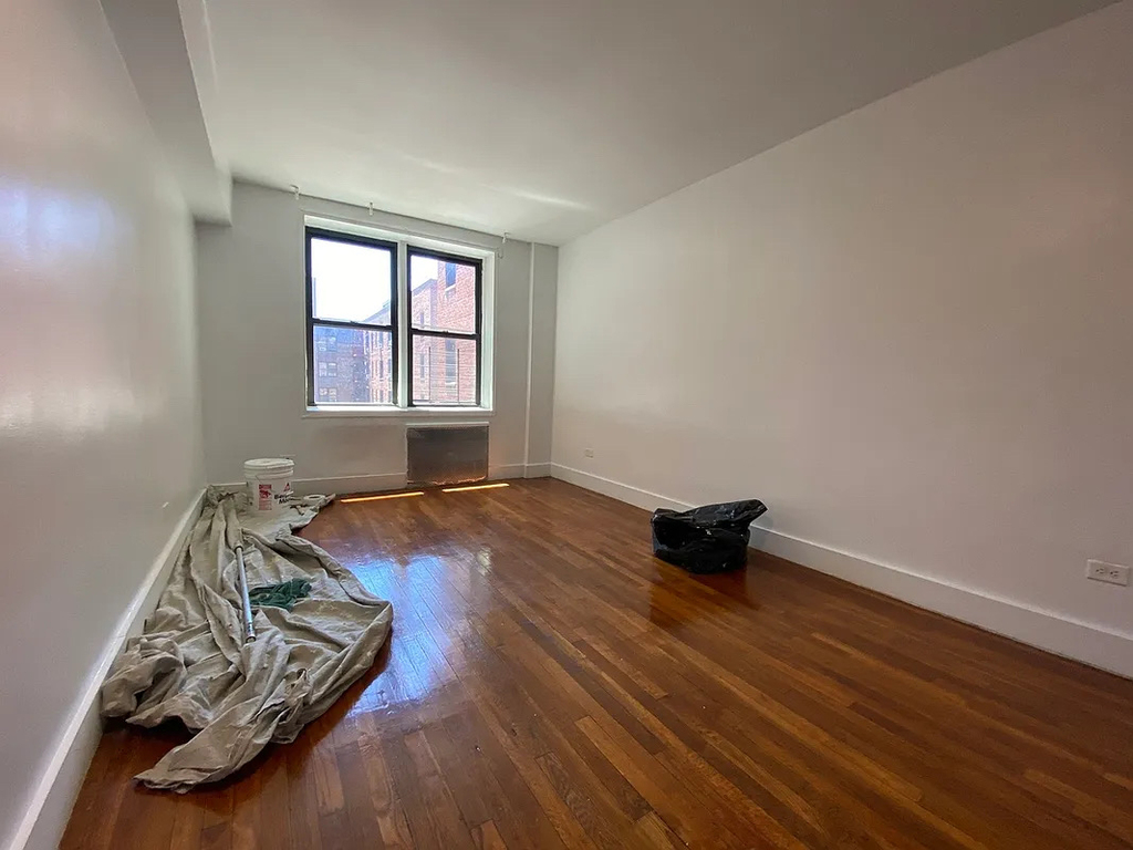 272 Clarkson Ave - Photo 4