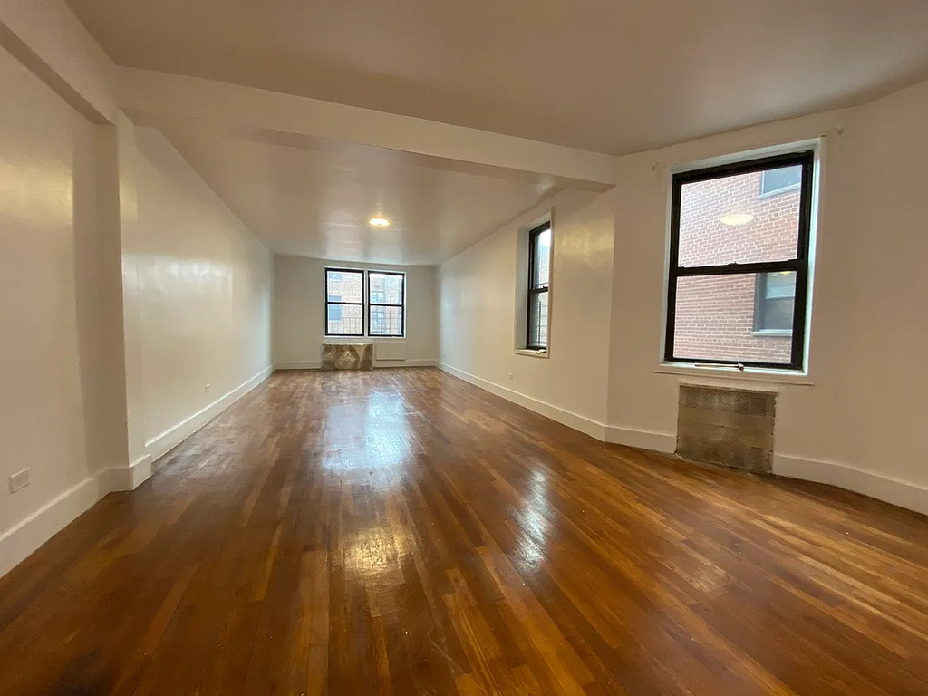 272 Clarkson Ave - Photo 1