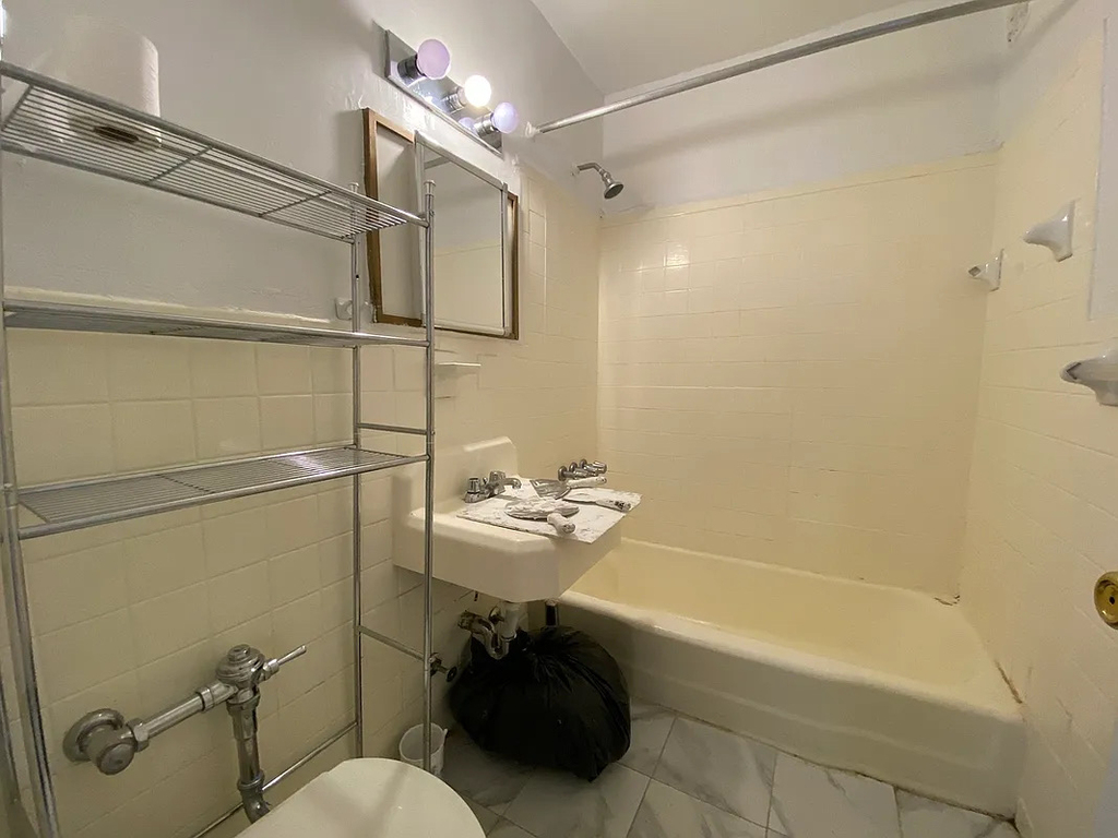 272 Clarkson Ave - Photo 6