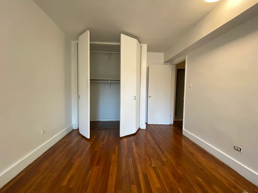 272 Clarkson Ave - Photo 5