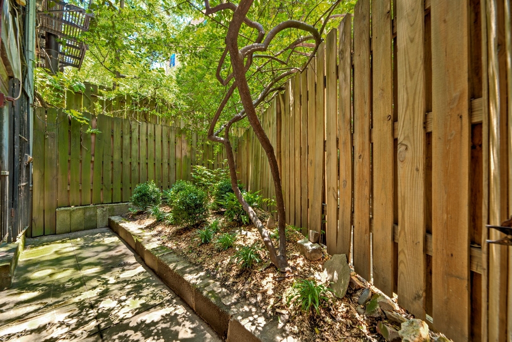 East 95th Street - Photo 5