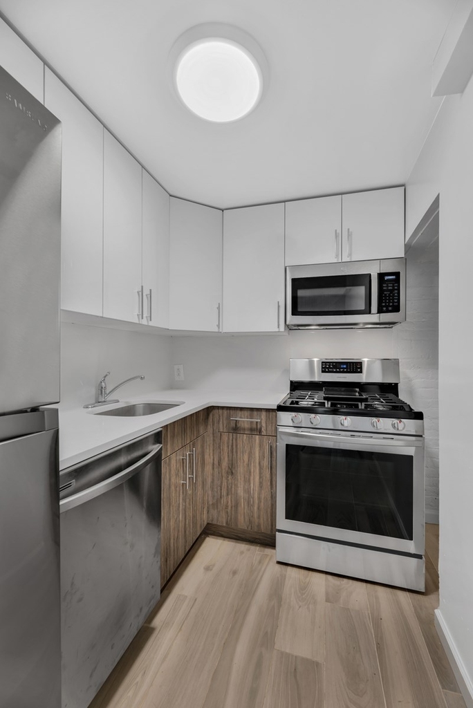 East 95th Street - Photo 2