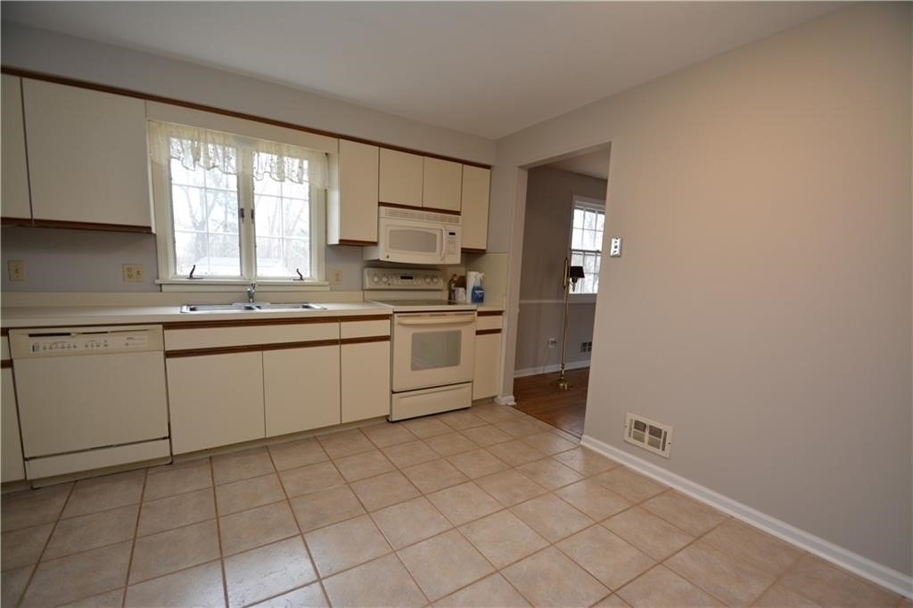 28 Candlewood Drive - Photo 5