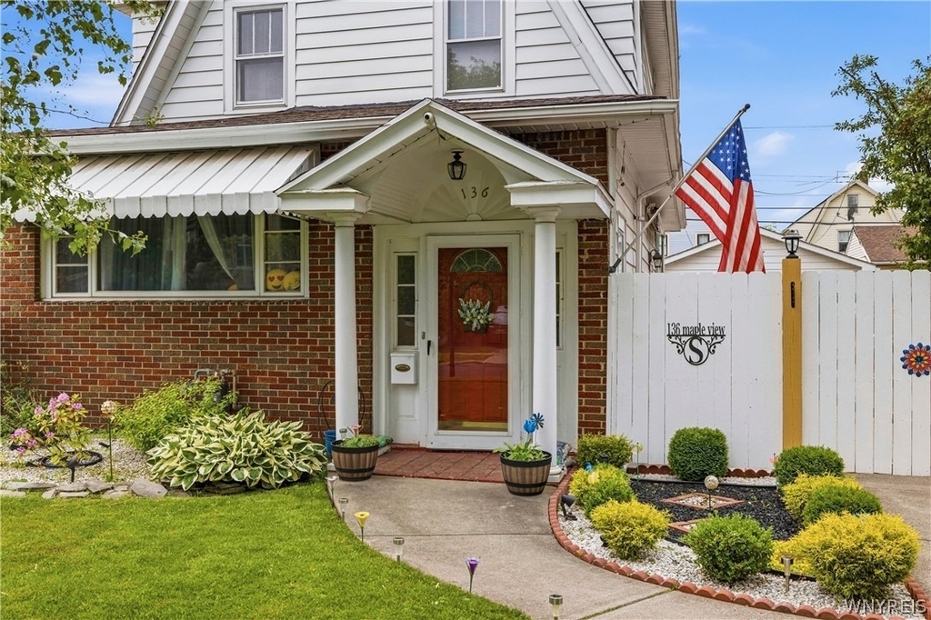 136 Mapleview Road - Photo 1