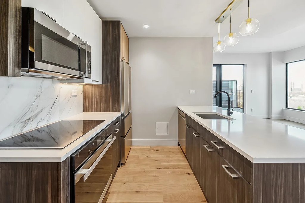 1890 Pelham Parkway South - Photo 1