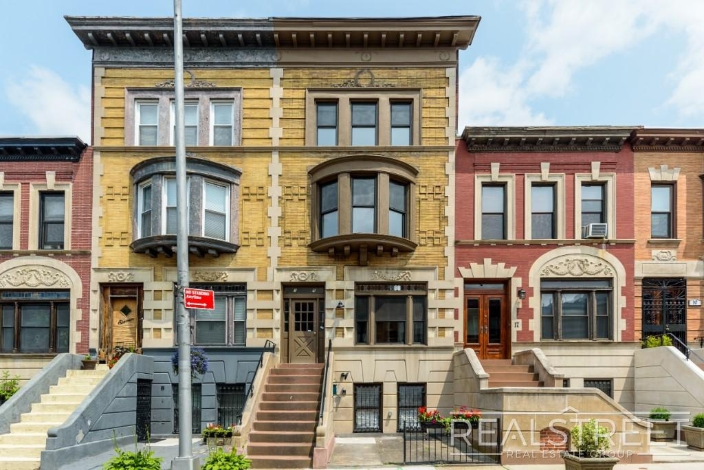 15 Hampton Pl - Photo 0