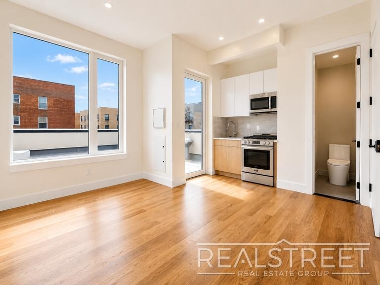 729 Rogers Avenue - Photo 2